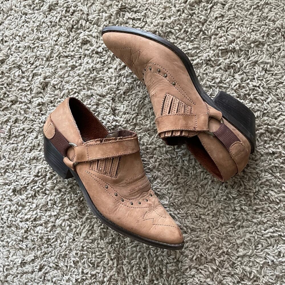 Wild Pair Vintage Leather Ankle Slip-on Booties Tan Brown Western size 7